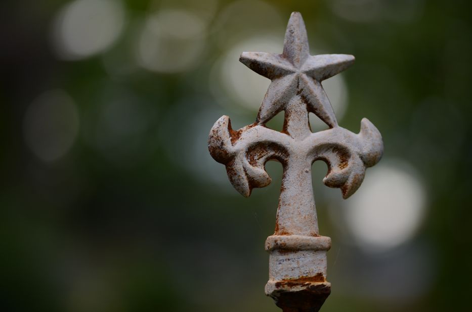 fleur de lis garden ornament