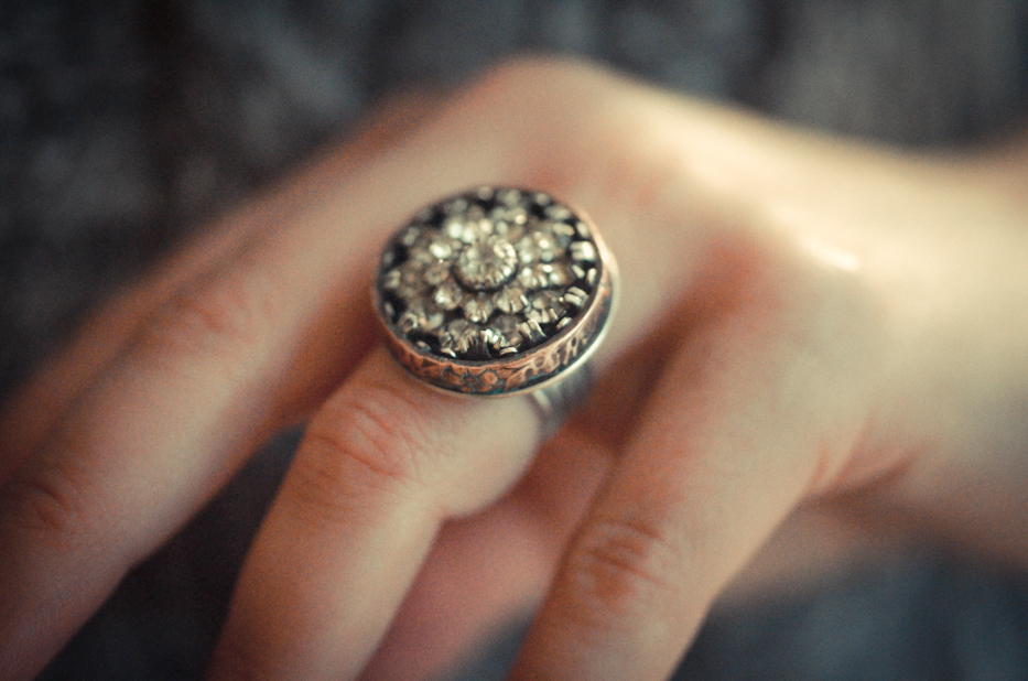 Making a simple vintage rhinestone button ring 2