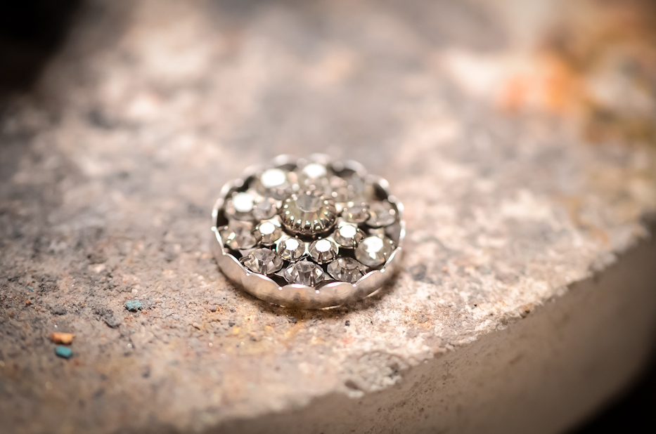 Making a simple vintage rhinestone button ring 6